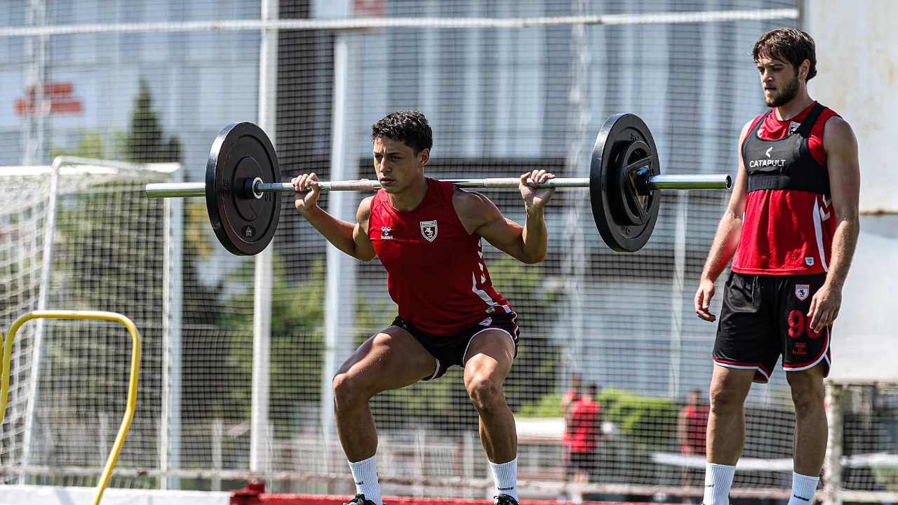 Samsunspor'da yeni sezon mesaisi hız kesmeden s&uuml;r&uuml;yor