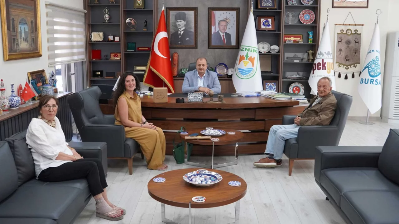 İznik'in D&uuml;nya &Ouml;d&uuml;ll&uuml; Bal &uuml;reticisinden Başkan Usta'ya Ziyaret