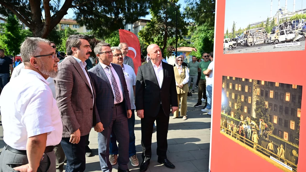 Yıldırım'da 15 Temmuz ruhu fotoğraf sergisiyle yaşatılıyor