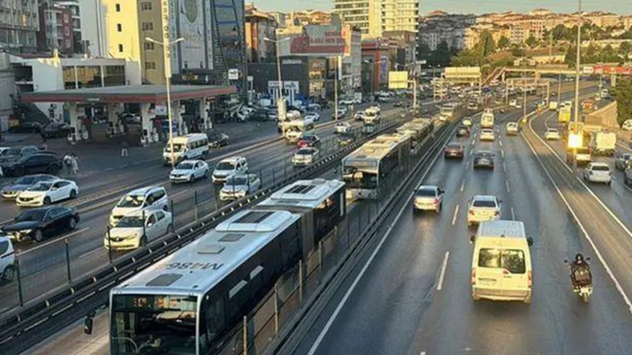 15 TEMMUZ METROB&Uuml;S D&Uuml;ZENLEMESİ: Hangi metrob&uuml;s durakları kapalı olacak, ne zaman a&ccedil;ılacak?