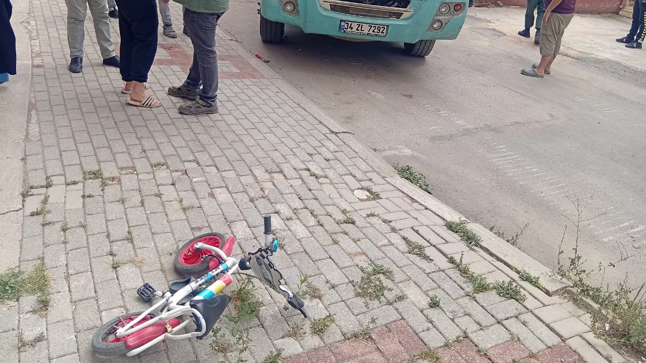 Bursa'da 6 yaşındaki &ccedil;ocuğa kamyon &ccedil;arptı! Ağır yaralı...