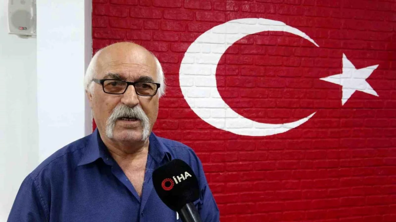 Deprem b&ouml;lgesine iş makinesini yetiştirmek i&ccedil;in 9 saatte Elbistan'a ulaşan tır şof&ouml;r&uuml; konuştu: "Biz oraya şirketlerden para toplayıp isim yapmak i&ccedil;in gitmedik"