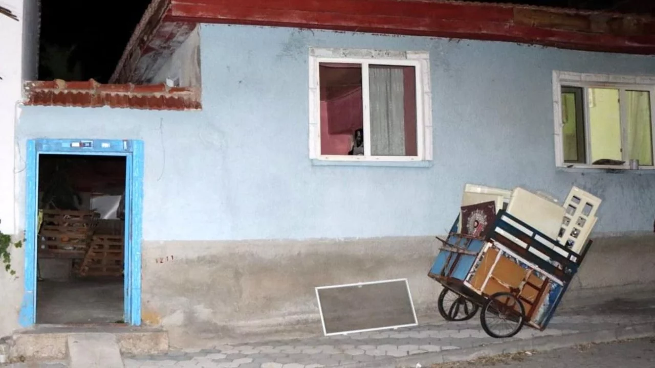 Evinden k&ouml;t&uuml; kokular gelen adamın annesinden 5 g&uuml;n sonra &ouml;ld&uuml;ğ&uuml; belirlendi