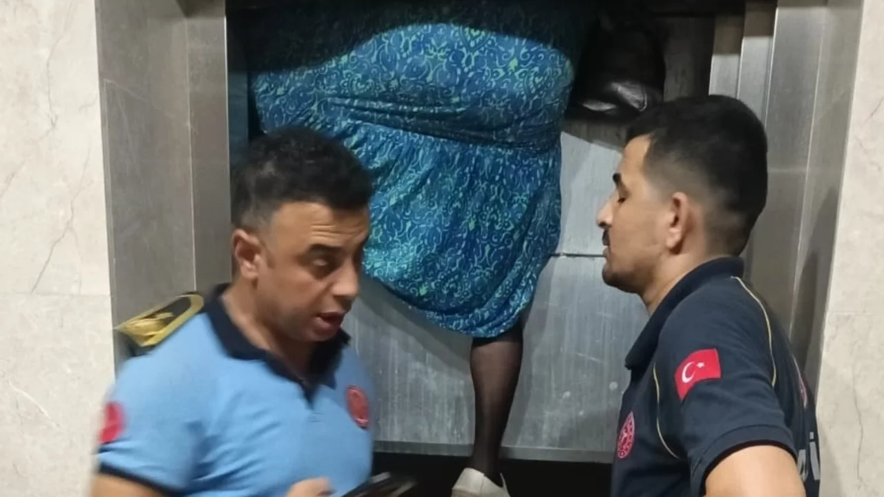 Apartmanda korkun&ccedil; olay! 66 yaşındaki kadın asans&ouml;re sıkışarak can verdi...