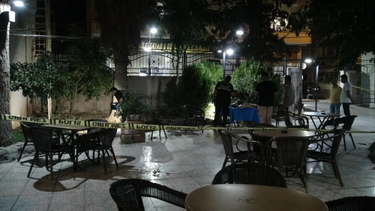 Kilis'te &ccedil;ay bah&ccedil;esinde dehşet! Boşanma aşamasındaki eşini silahla vurdu