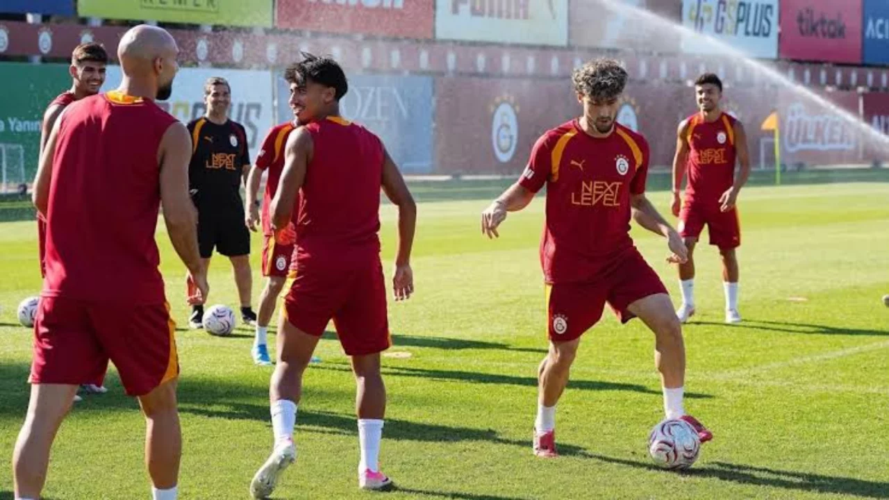 Galatasaray'da yeni sezon mesaisi hız kesmiyor!
