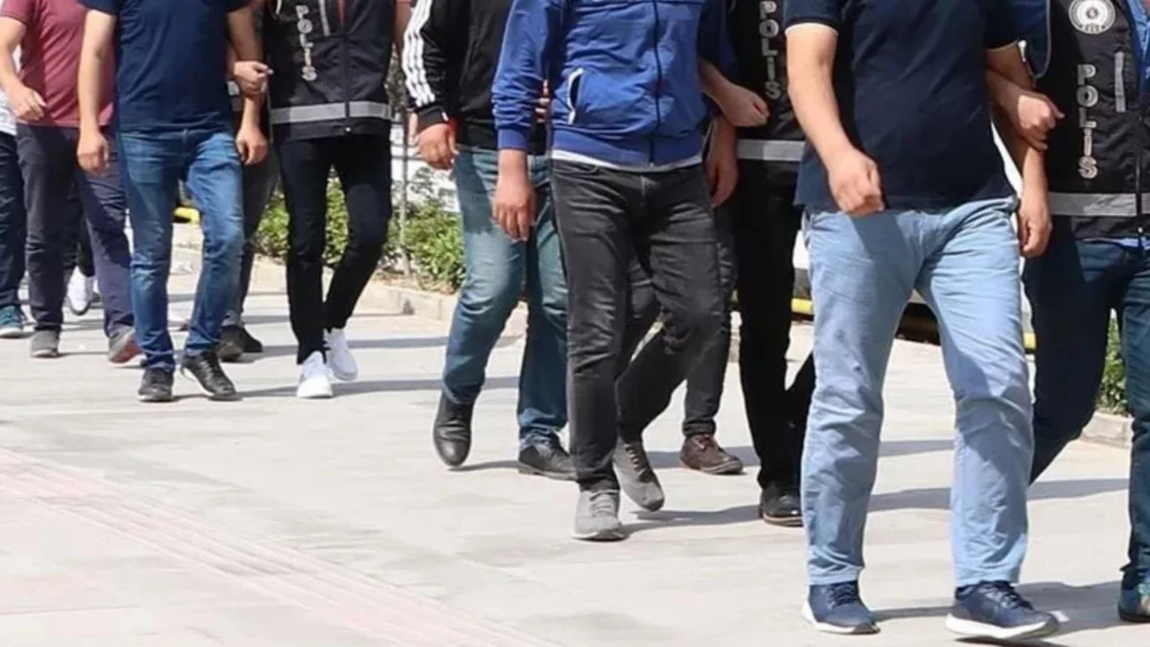 Milyarlarca liralıyı b&ouml;yle kaldırmışlar! 159 ş&uuml;pheli yakalandı