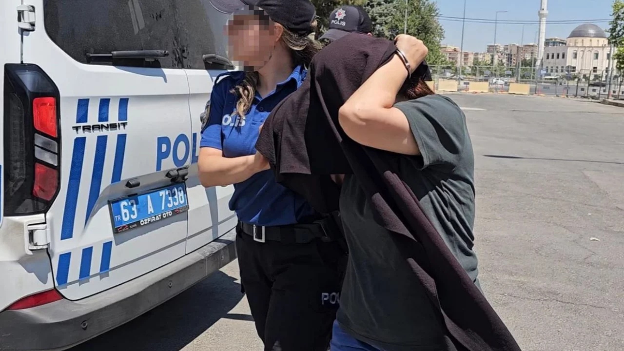Sadece filmlerde olur sanmayın! Hemşire kıyafeti giyerek bunu yaptı