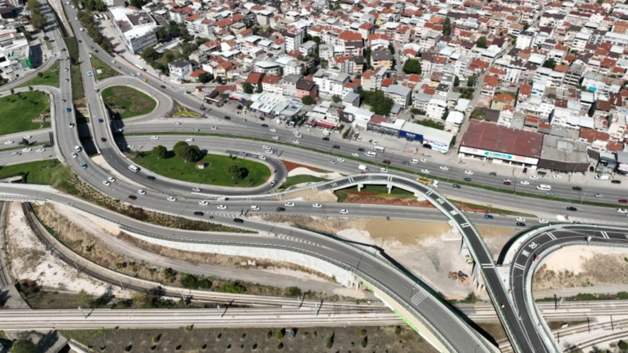 Bursa'da s&uuml;r&uuml;c&uuml;lere kritik uyarı! Mudanya Bulvarı'nda trafik d&uuml;zenlemesi başlıyor