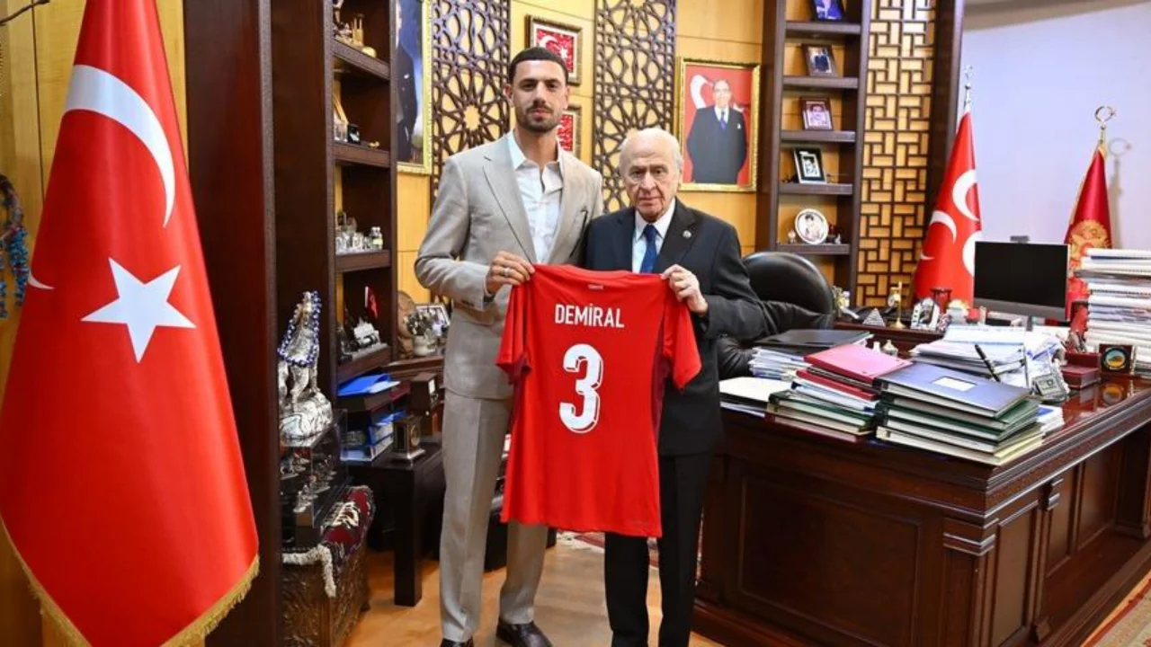 MHP Genel Başkanı Bah&ccedil;eli, A Milli Futbol Takımı oyuncusu Merih Demiral'ı ağırladı