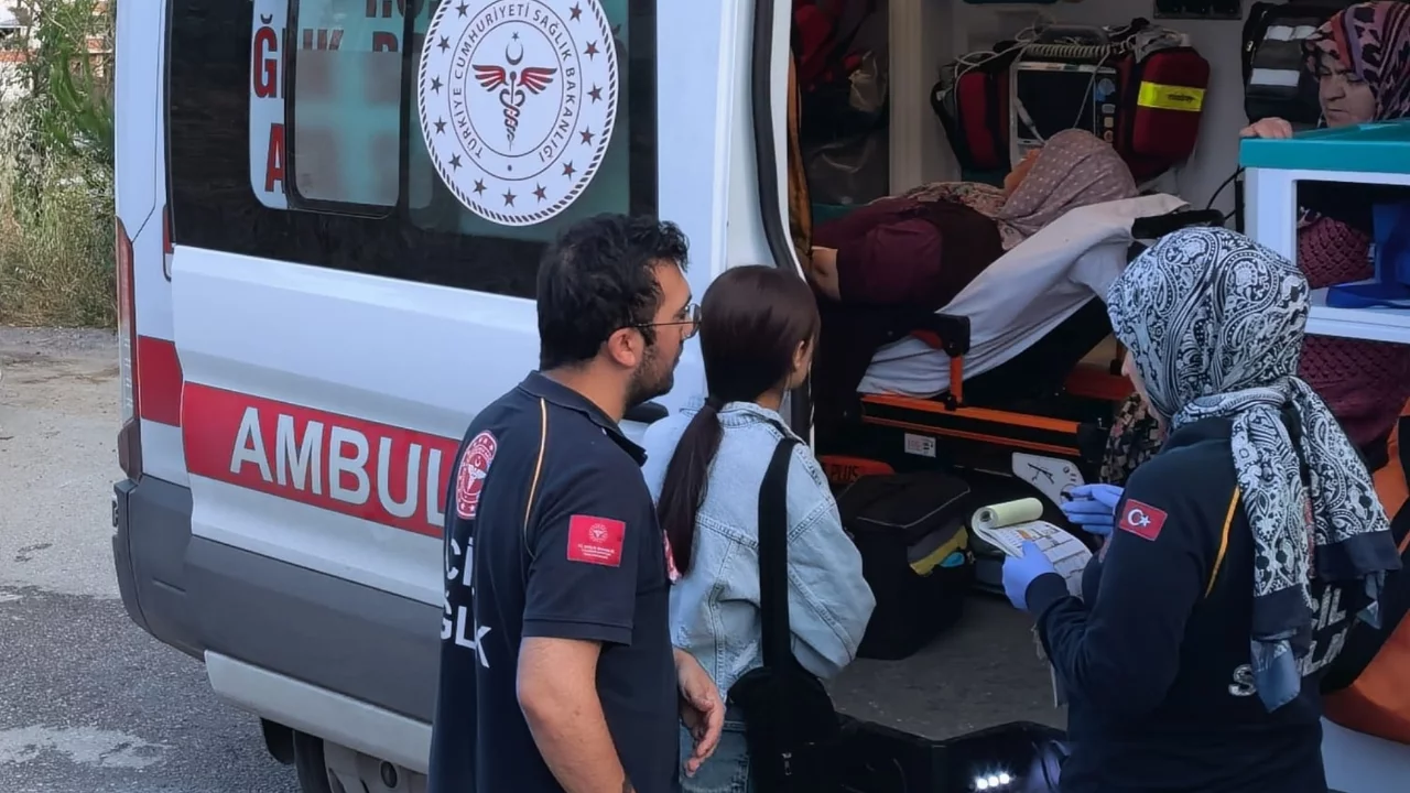 Bursa'da tarım iş&ccedil;ilerini taşıyan servis devrildi! &Ccedil;ok sayıda yaralı var...