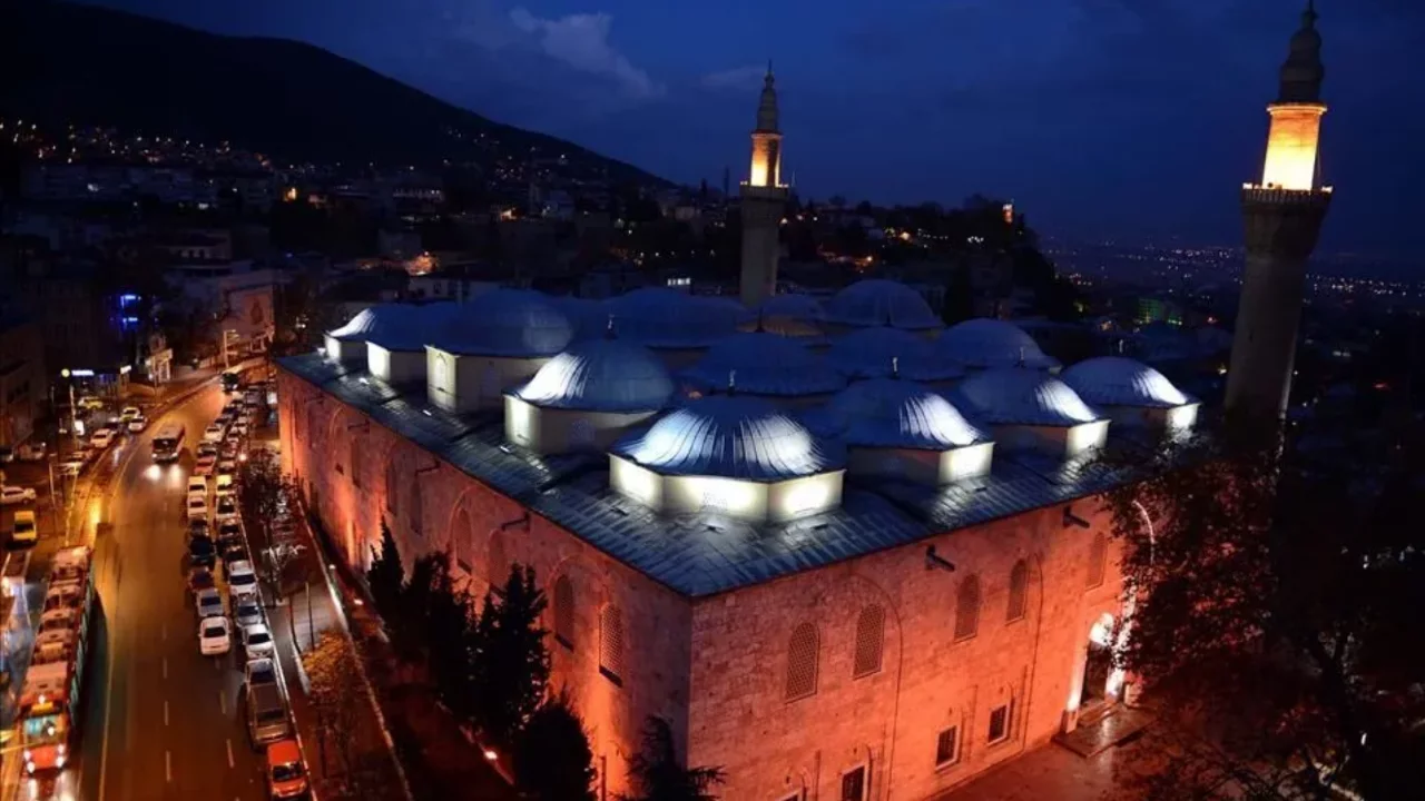 Bursa dahil 81 ilde 90 bin camiden sela sesleri yükseldi...