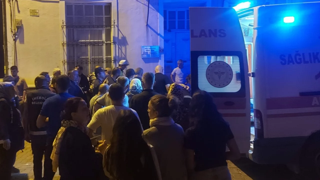 15 Temmuz programında gerginlik! "Dur" ihtarına uymayan s&uuml;r&uuml;c&uuml; polisi yaraladı
