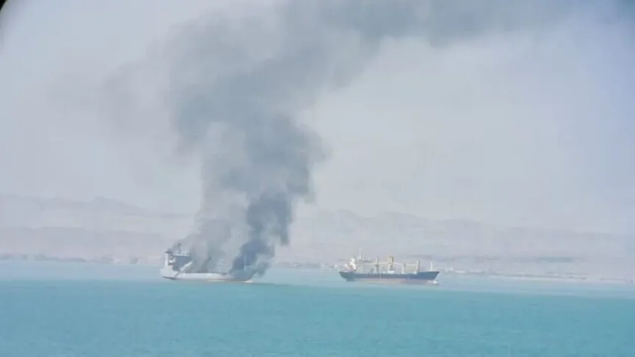 ABD'den İran'a deniz ablukasında ilk m&uuml;dahale: Petrol tankeri hedef alındı