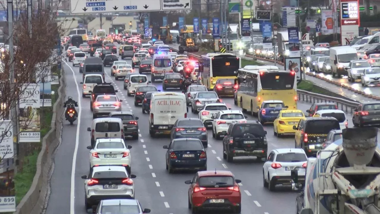 Bursa, Yalova ve Kocaeli &uuml;&ccedil;geninde yeni d&ouml;nem! 78 kilometrelik otoyol i&ccedil;in kritik aşama ge&ccedil;ildi