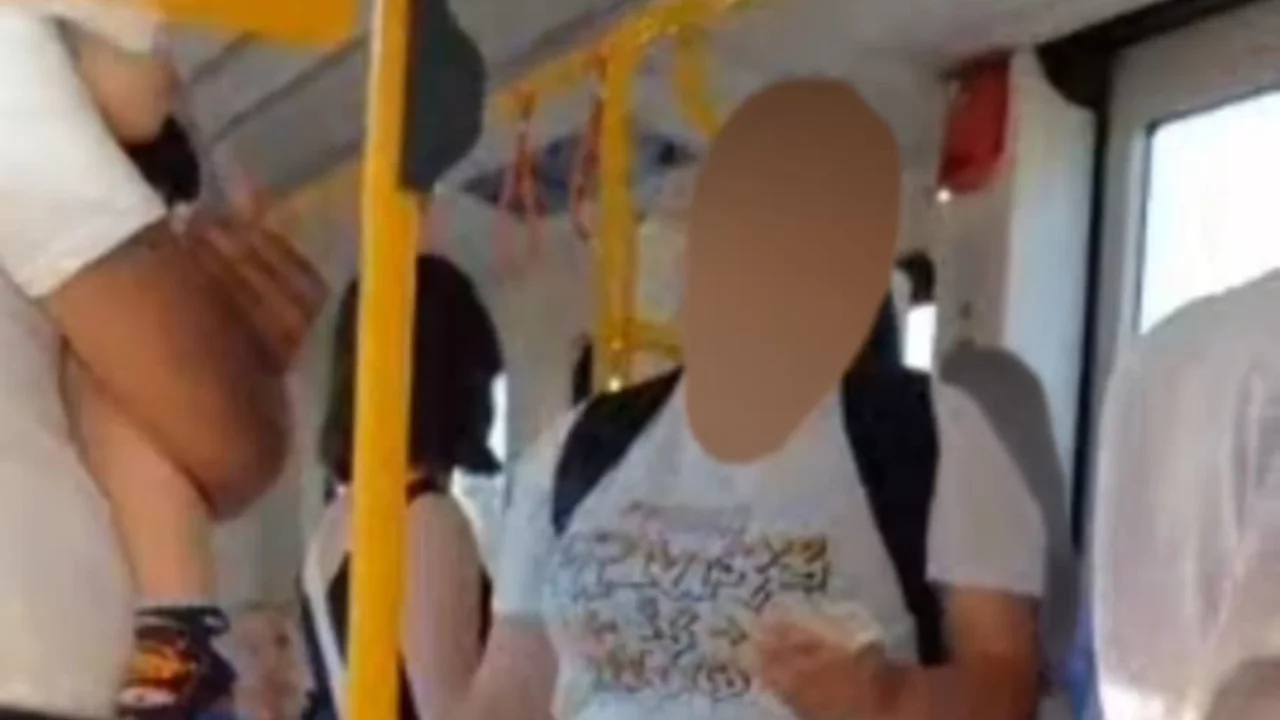 Bursa metrosunda kaydedildi: "Sürekli oluyor" diyerek tepki gösterdiler!