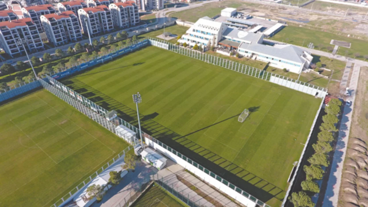 Bursaspor &Ouml;zl&uuml;ce Tesisleri yenilenen y&uuml;z&uuml;yle a&ccedil;ılıyor! 3 yeni saha hizmete giriyor