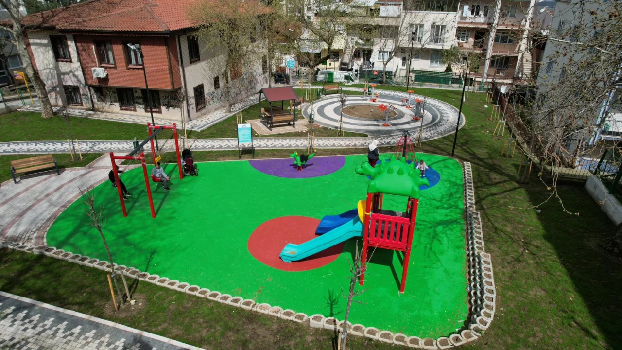 Yıldırım Belediyesi'nden parklara yaz bakımı seferberliği
