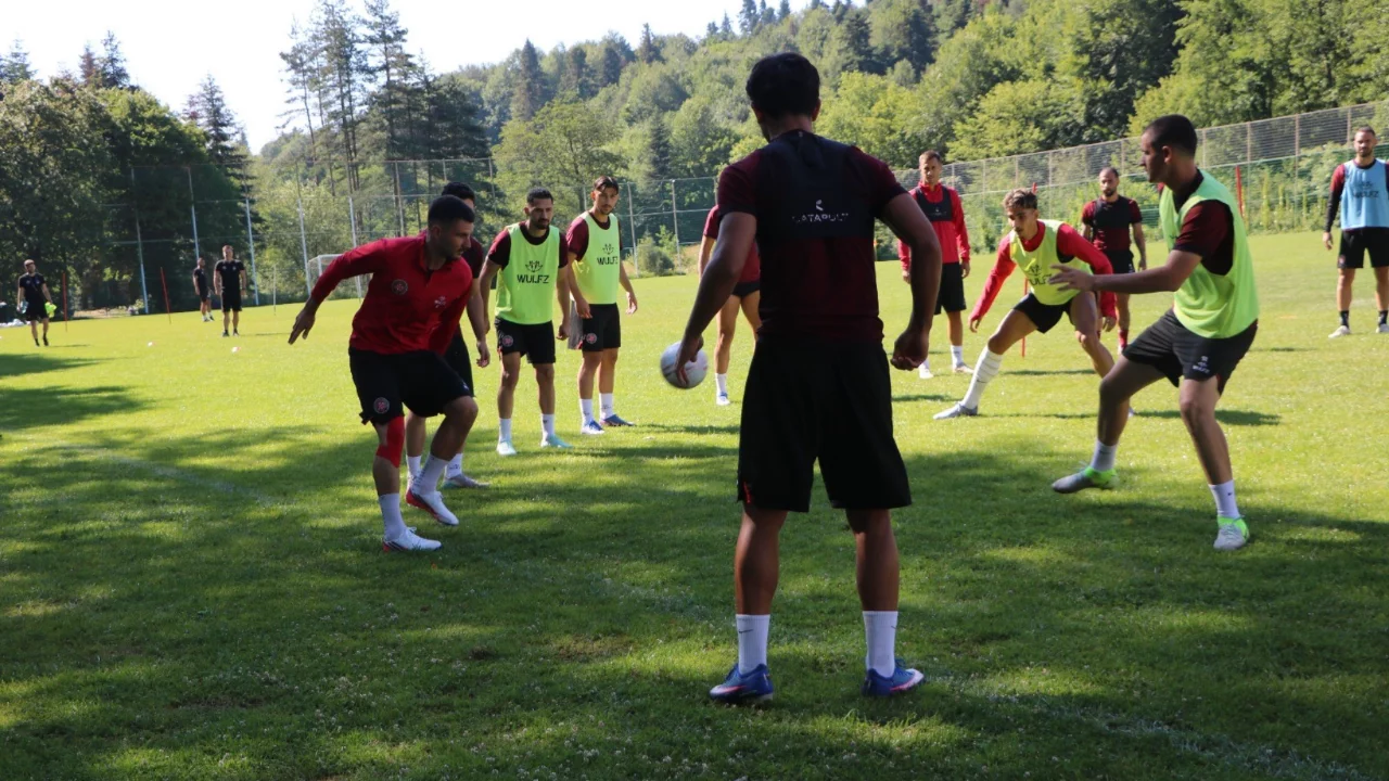 Fatih Karag&uuml;mr&uuml;k, yeni sezon hazırlıkları i&ccedil;in Bolu'da kampa girdi