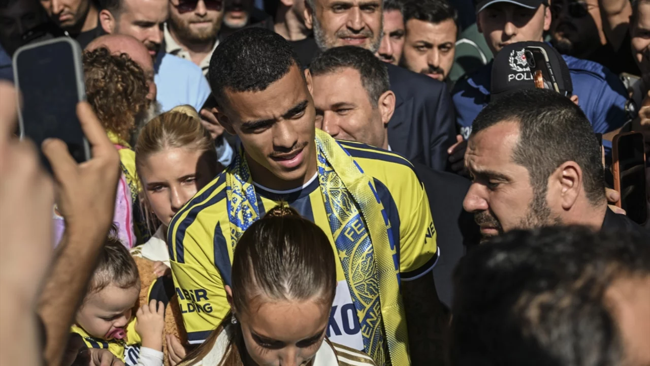 Mason Greenwood İstanbul'da! Fenerbah&ccedil;e transferinde heyecan dorukta