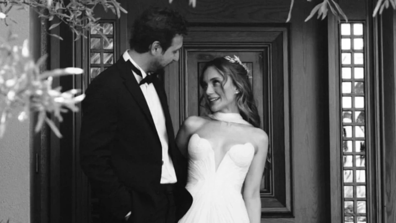 Damla S&ouml;nmez'den evlilik sonrası ilk romantik paylaşım! Eşiyle kareleri b&uuml;y&uuml;k ilgi g&ouml;rd&uuml;