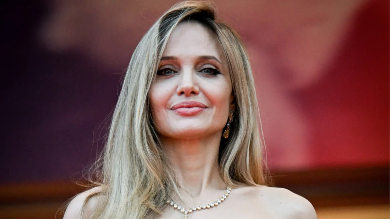 Angelina Jolie i&ccedil;in yeni d&ouml;nem başlıyor! &Uuml;nl&uuml; oyuncu hayatında b&uuml;y&uuml;k değişikliğe hazırlanıyor