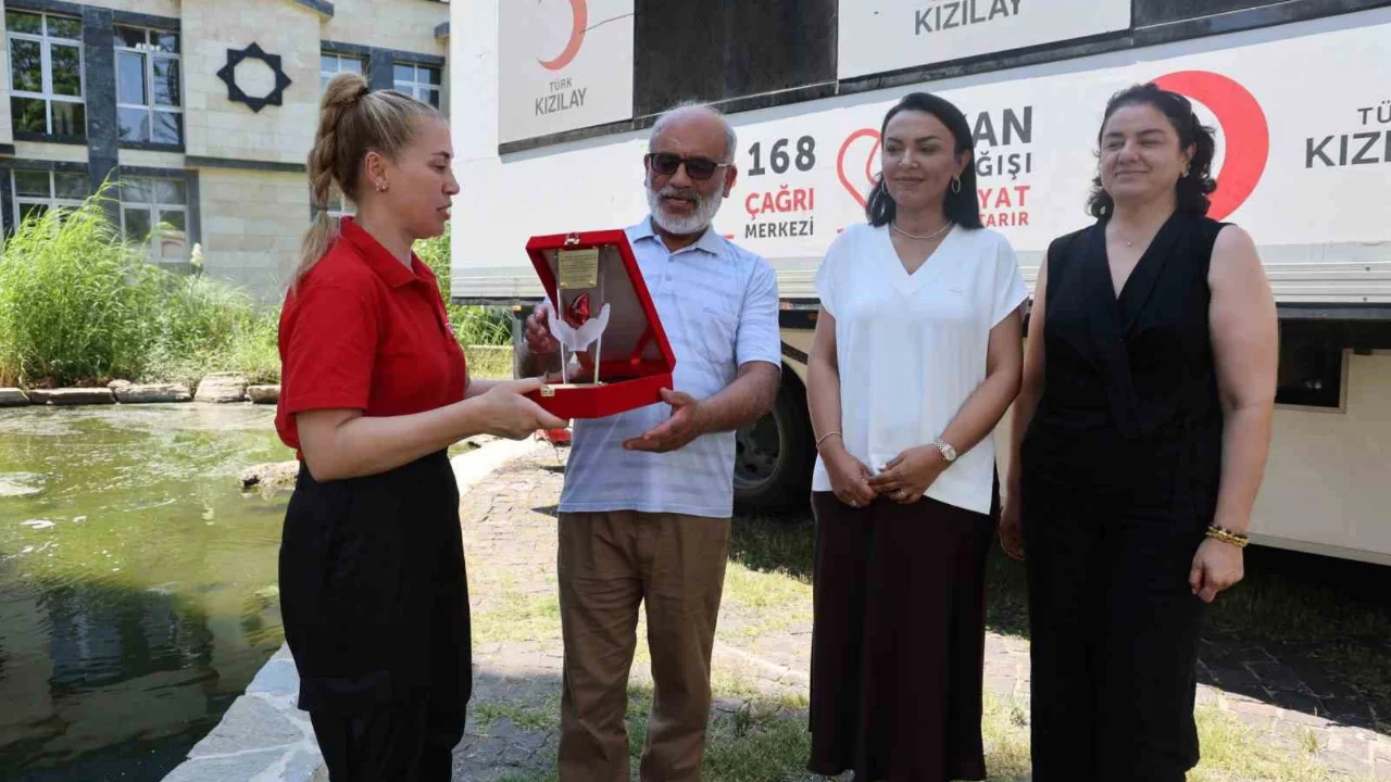 50'nci kez kan bağışladı, 'Keşke daha erken başlasaydım' dedi