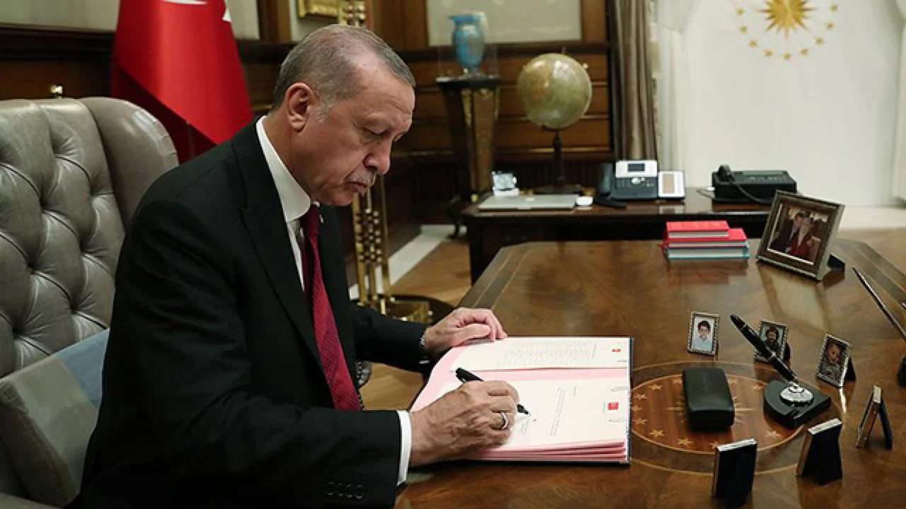 Cumhurbaşkanı Erdoğan İmzaladı! Bir ilimizin Valisi g&ouml;revden alındı...
