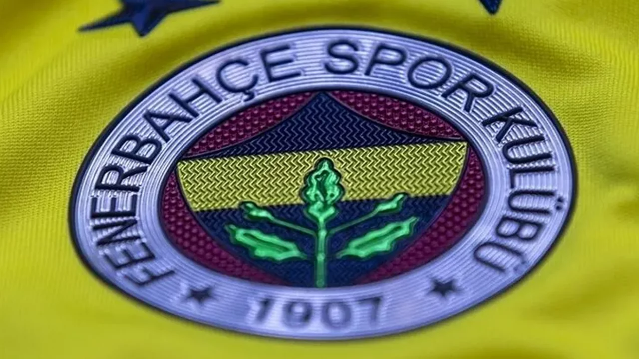 Fenerbah&ccedil;e'de UEFA listesi a&ccedil;ıklandı! 4 yıldız kadroda yok