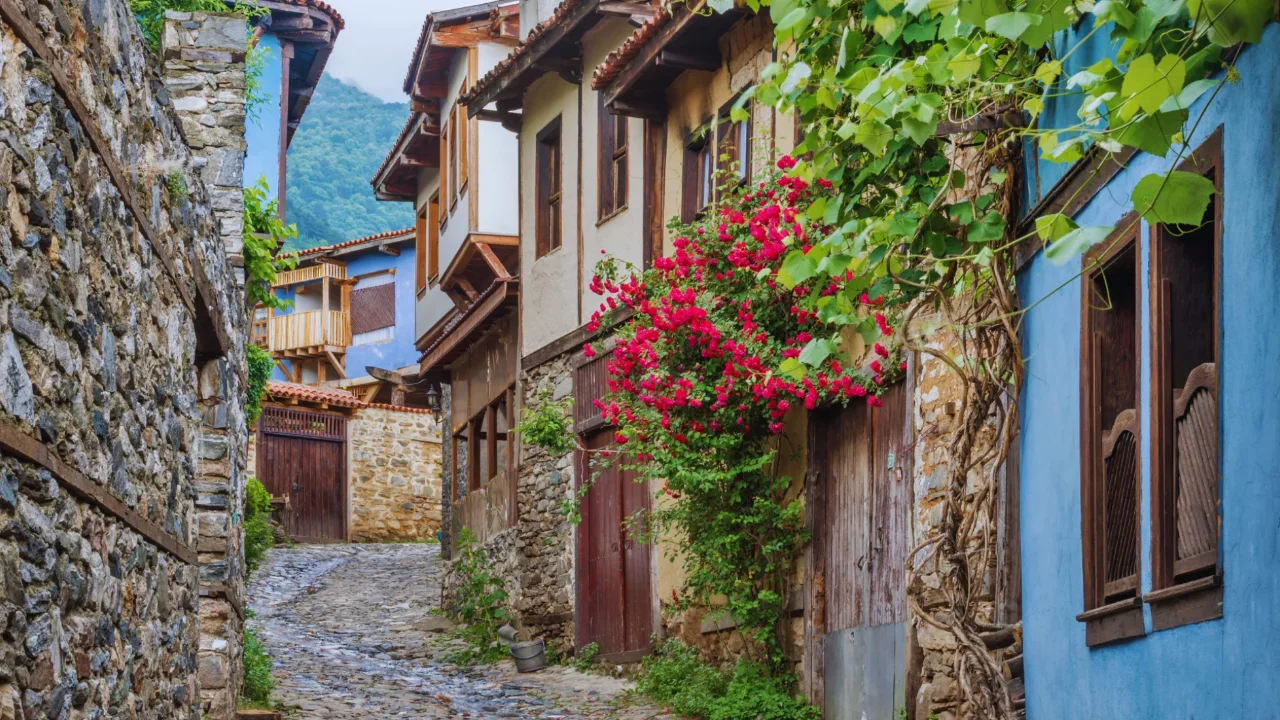 Bursa'nın bu k&ouml;y&uuml;n&uuml; bilen &ccedil;ok az! Yaz sıcağından ka&ccedil;anlar akın ediyor
