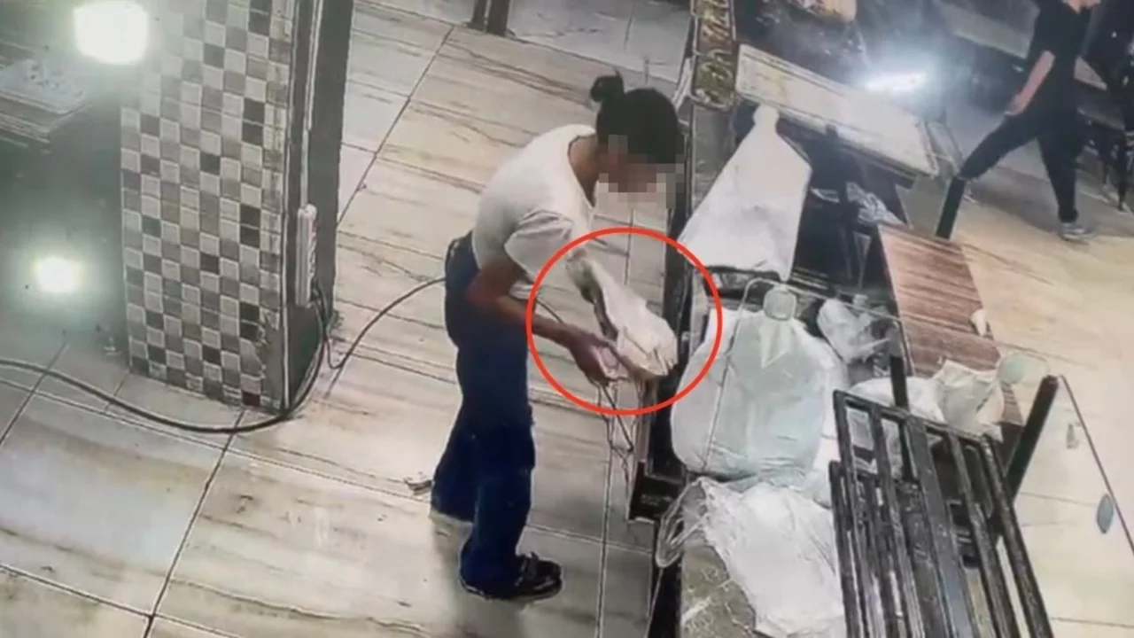 Fırının kasasından 10 bin lira çaldılar; o anlar kamerada
