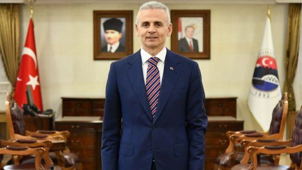 Ardahan Valisi Mehmet Fatih &Ccedil;i&ccedil;ekli kimdir, neden g&ouml;revden alındı? Ardahan Valisi tayt olayı nedir?