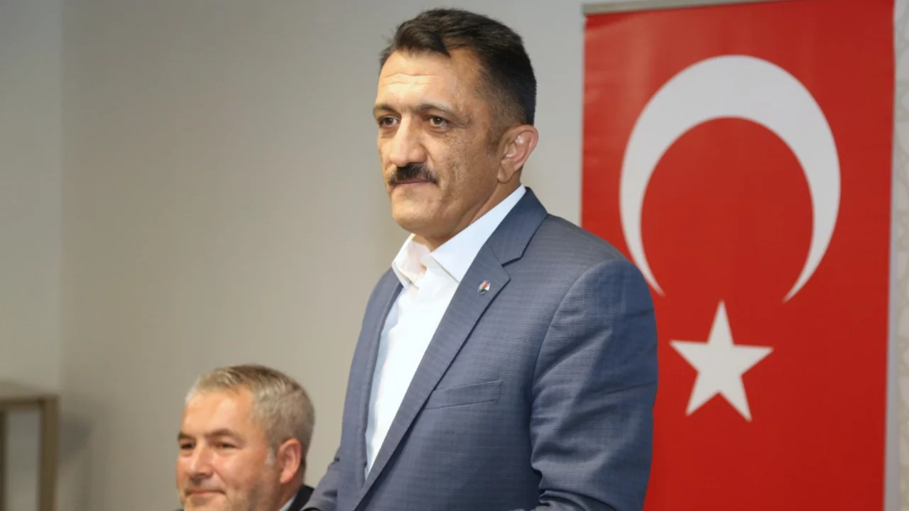 Eğitim-Bir-Sen Bursa 1 No'lu Şube Başkanlığına Adil Yazıcıoğlu adaylığını açıkladı