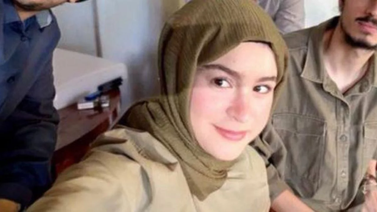 Asena Keskinci tesett&uuml;re mi girdi, neden? Asena Keskinci'nin yeni filmi ''&Uuml;&ccedil; Harfliler: M&uuml;h&uuml;r'' konusu ne?
