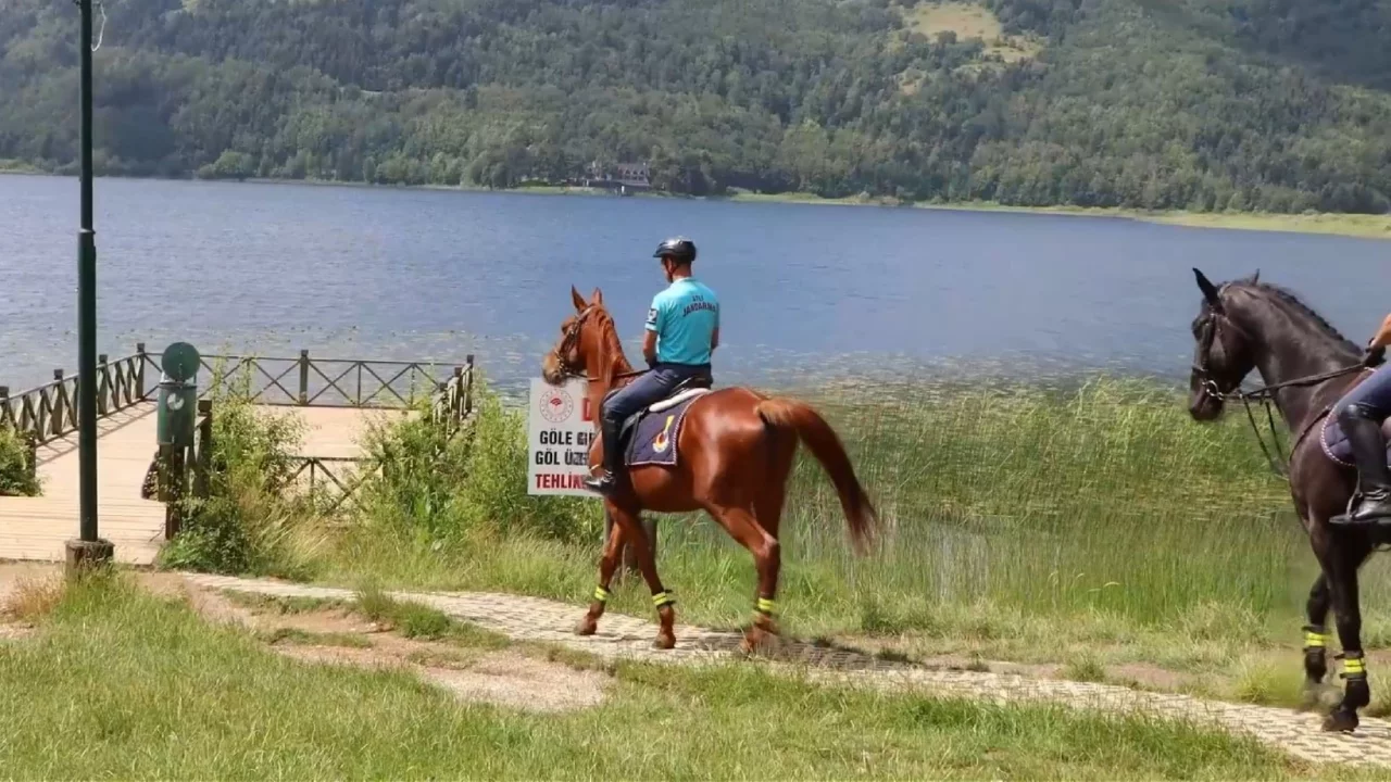 Bolu'da atlı jandarma timleri g&ouml;rev başında