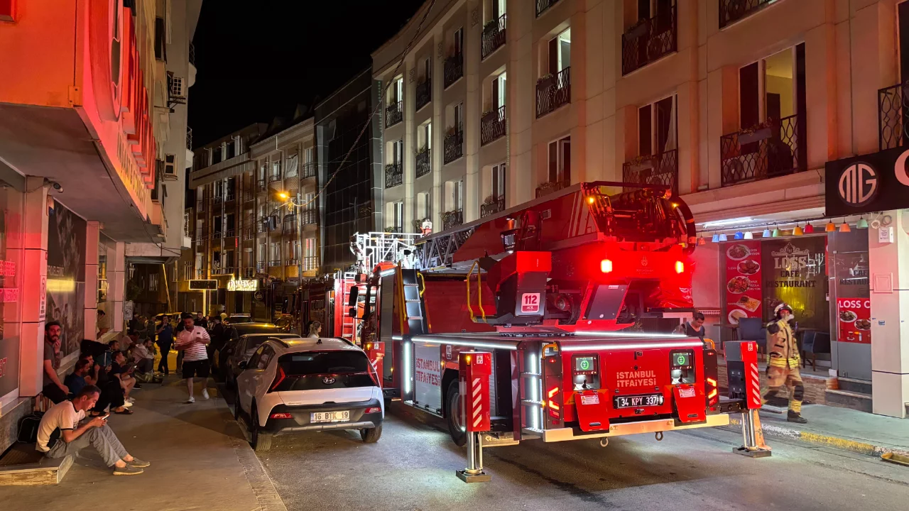 İstanbul'da gece yarısı otel yangını