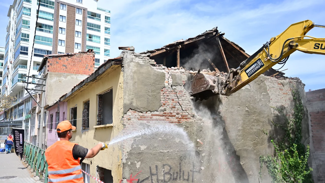 Bursa'da yıllardır beklenen d&ouml;n&uuml;ş&uuml;m başladı! O mahallede ilk kep&ccedil;e vuruldu