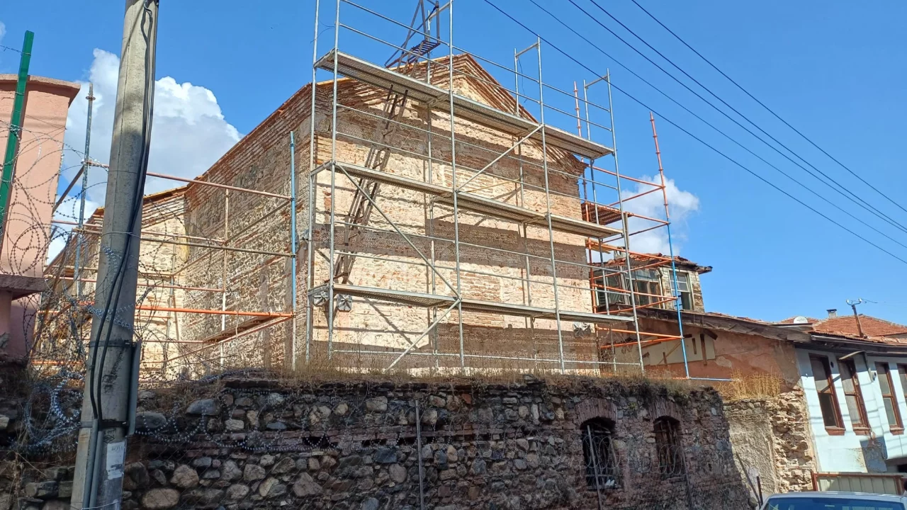 Bursa'da tarihi d&ouml;n&uuml;ş&uuml;m: Ermeni Kilisesindeki restorasyon &ccedil;alışmaları s&uuml;r&uuml;yor