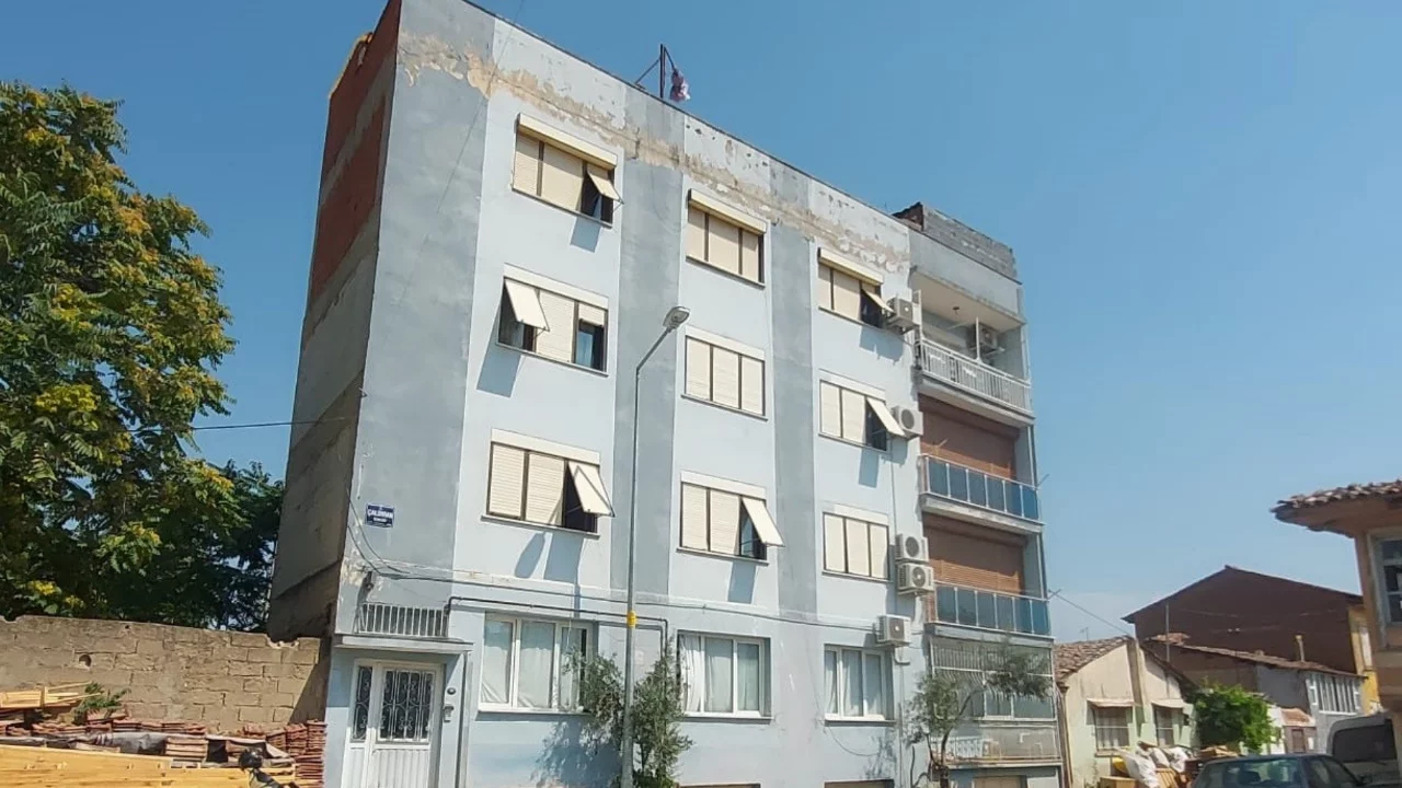 Cezaevinden 10 g&uuml;n &ouml;nce &ccedil;ıkmıştı! Arkadaşını bı&ccedil;akla katletti...