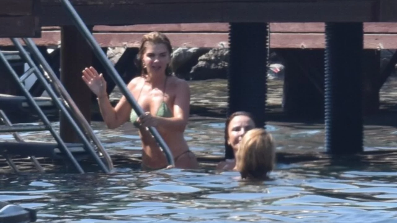 Pelin Karahan Bodrum'da yaz keyfi yapıyor! Arkadaşlarıyla denizin tadını çıkardı