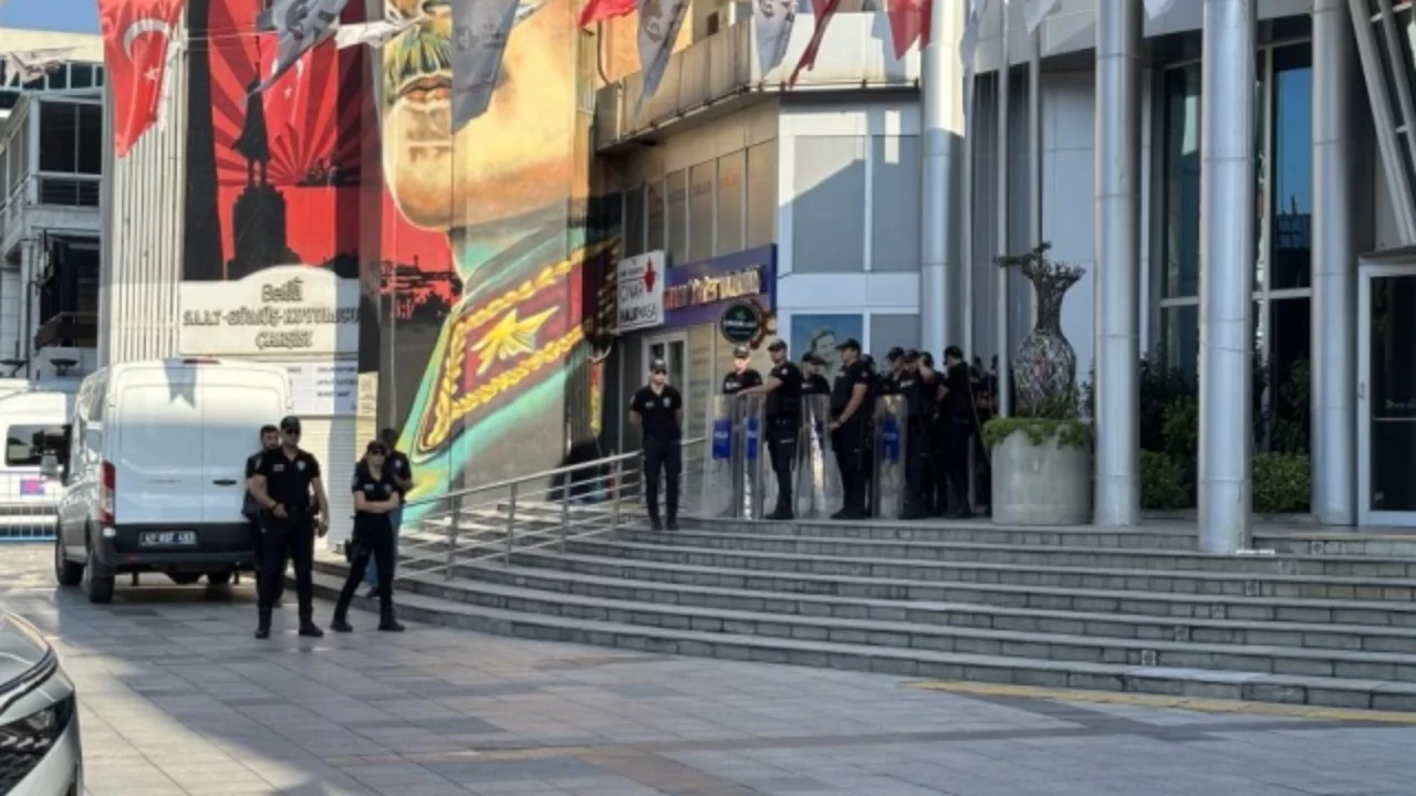 CHP'li belediyeye operasyon! Başkan ve eşi dahil onlarca g&ouml;zaltı var