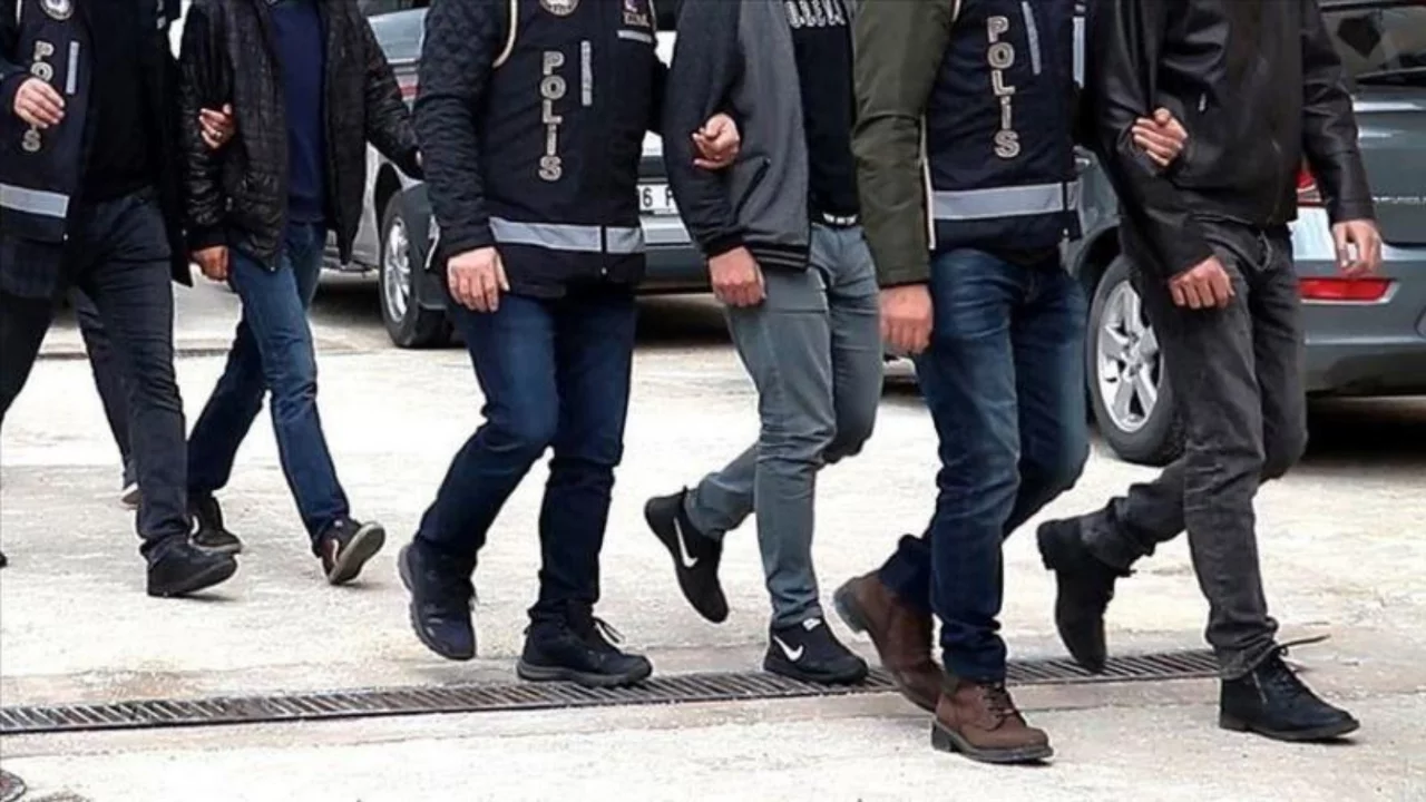 Megakentte su&ccedil; &ouml;rg&uuml;tlerine operasyon! Aralarında polis, avukat ve kamu &ccedil;alışanları da var