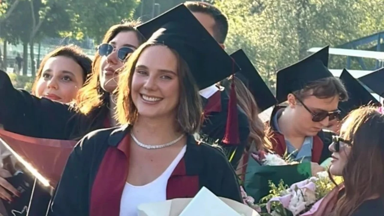 Alina Boz'dan büyük mutluluk! Ünlü oyuncu üniversite eğitimini tamamladı