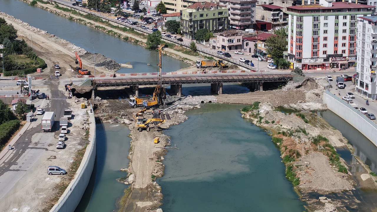 Köprü tedbir amaçlı trafiğe kapatıldı