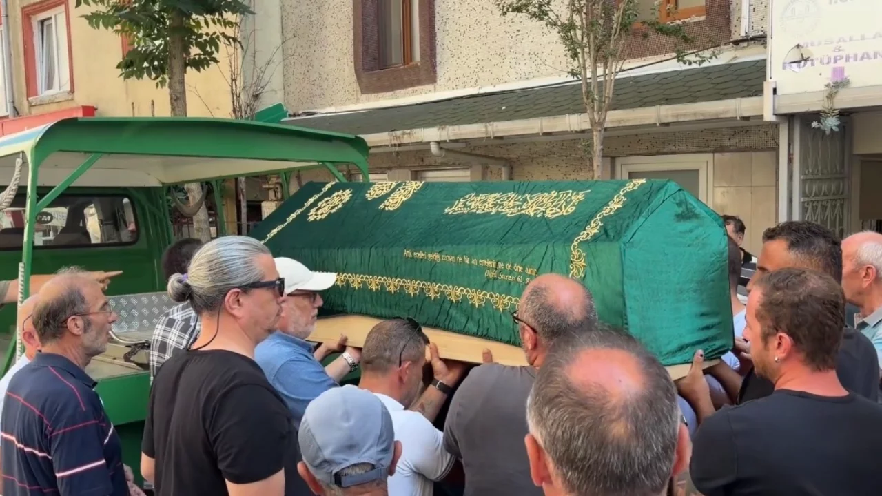 Hali&ccedil;'teki feci kazada hayatını kaybeden gemi personeli son yolculuğuna uğurlandı