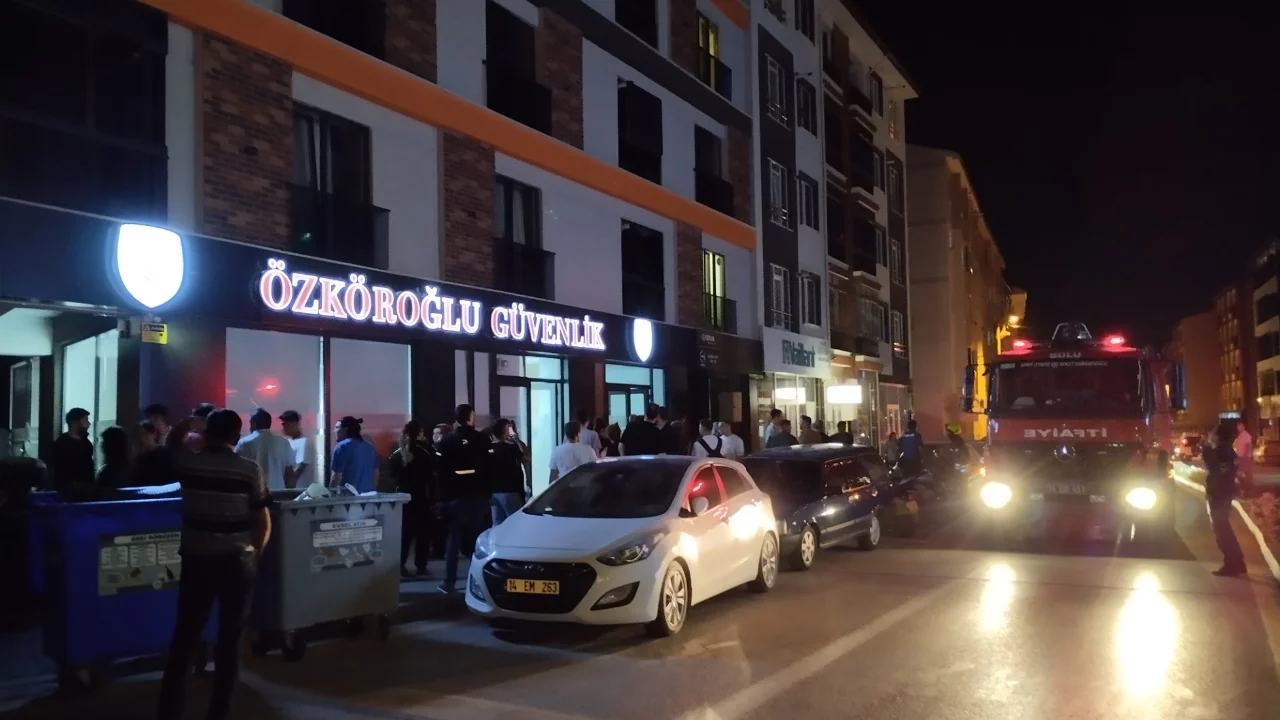 Bolu'da gece saatlerine patlama paniği! Apartman sakinleri sokağa döküldü..