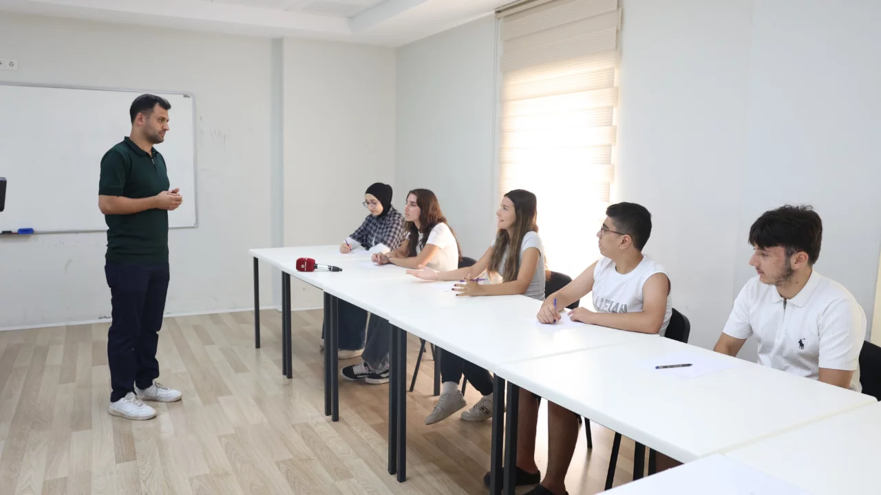 Osmangazi'den Gençlerin Geleceğine Ücretsiz Eğitim Desteği