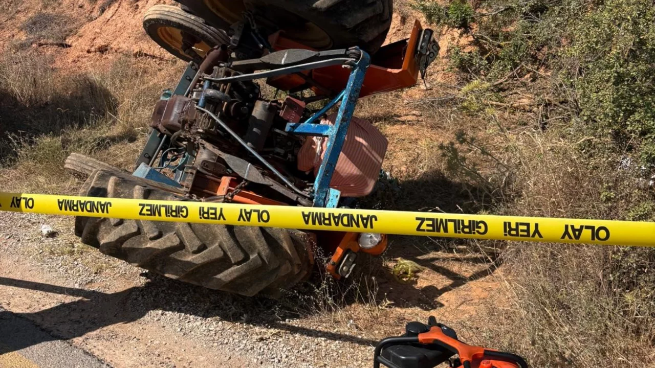 Karacasu'da trakt&ouml;r devrildi: 1 &ouml;l&uuml;