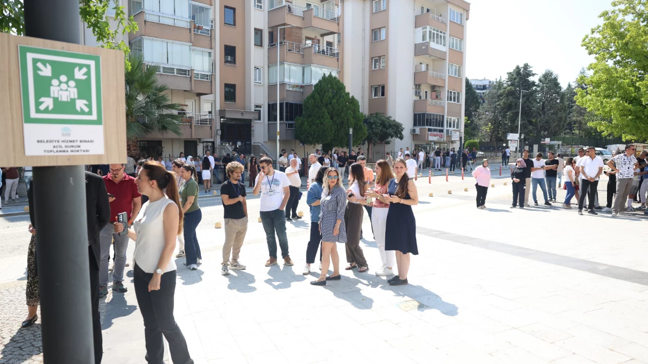 Nil&uuml;fer'de deprem ve yangın tatbikatı