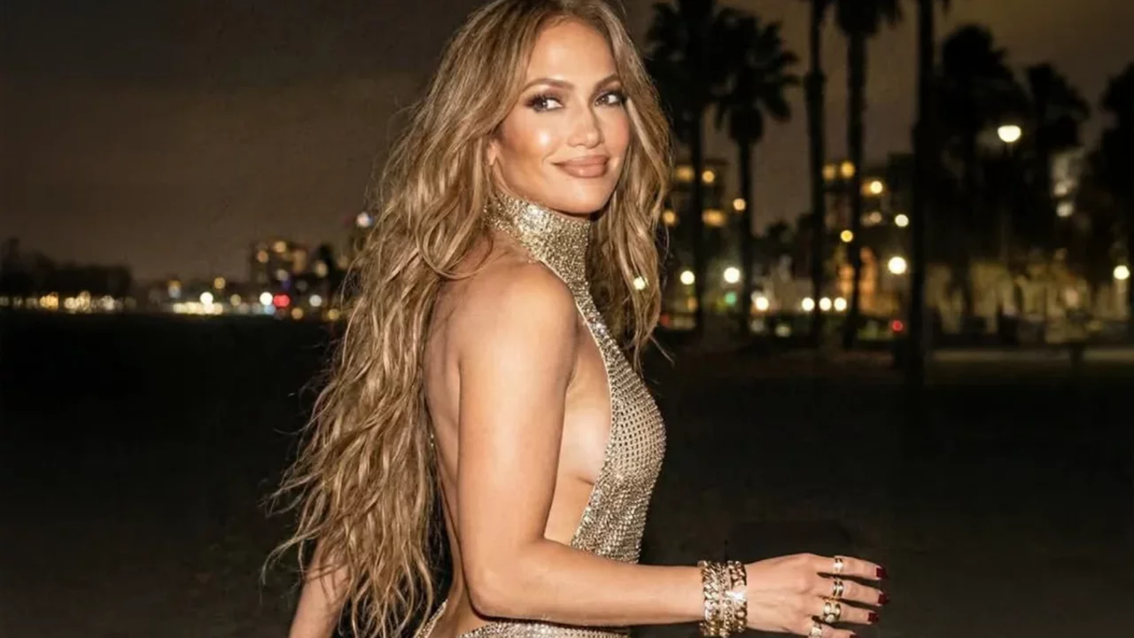 Jennifer Lopez'den doğum g&uuml;n&uuml; kutlamasında dikkat &ccedil;eken kareler!